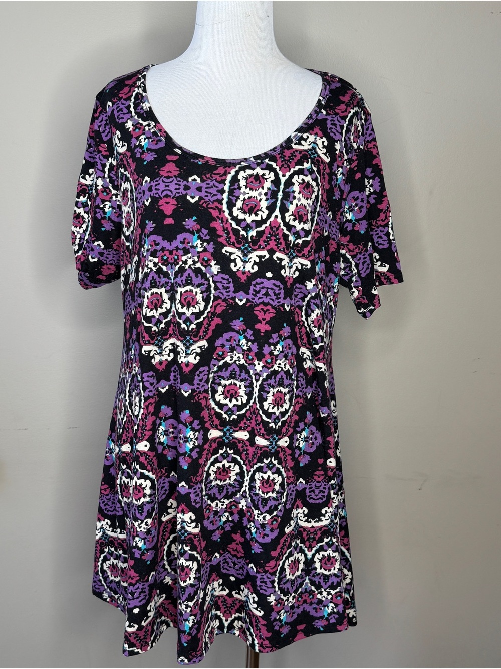 LuLaRoe LARGE Black Purple Symmetry Top Tee Shirt Short Sleeves Stretchy MINT